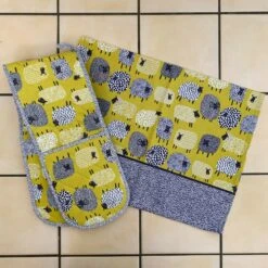 Darthome Limited Dotty Sheep Cotton Tea Towel & Double Oven Glove Kitchen Set