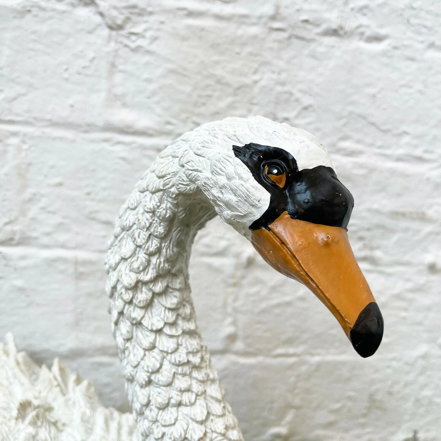 Darthome Limited White Swan Garden Ornament 2 Darthome Limited White Swan Garden Ornament - Image 2