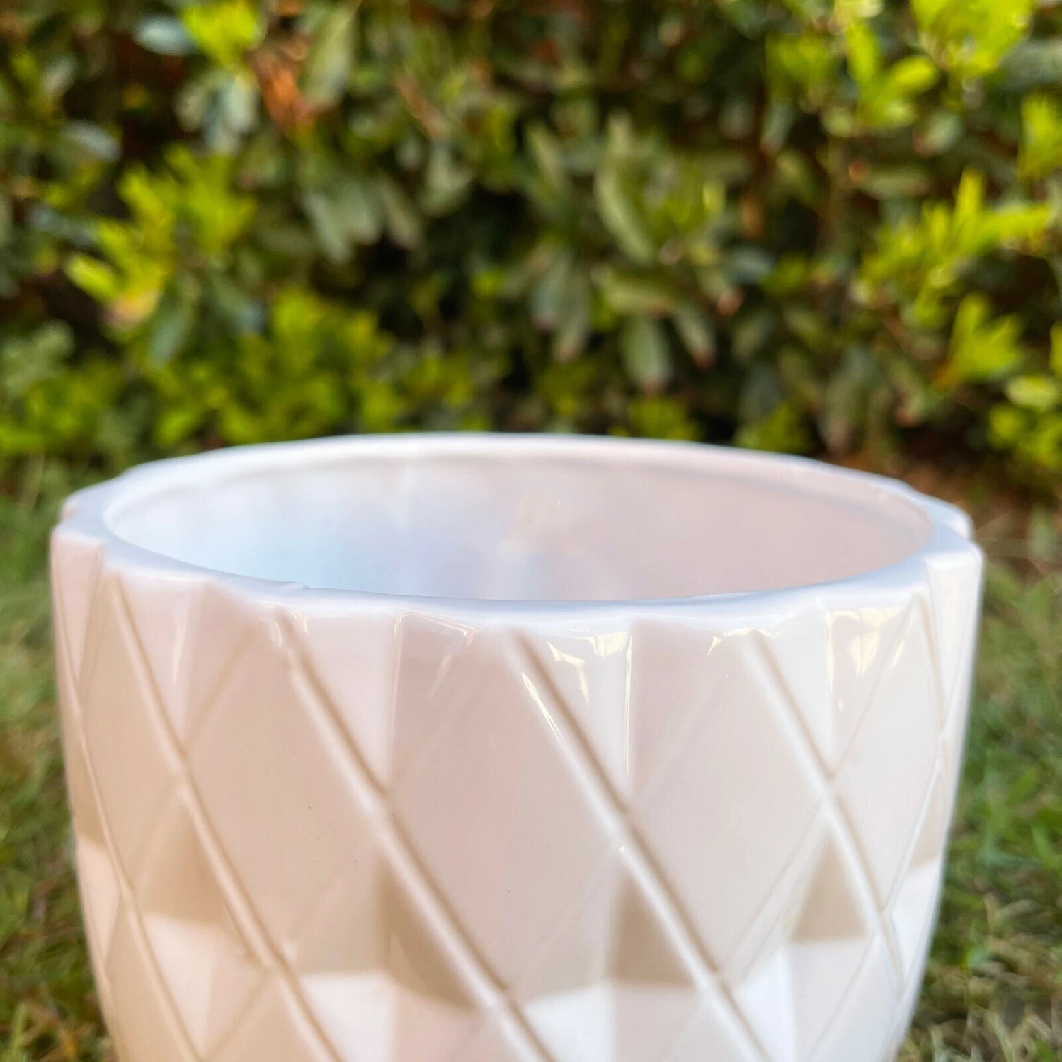 Darthome Limited Ceramic White Geometric Planter 13cm 3 Darthome Limited Ceramic White Geometric Planter 13cm - Image 3