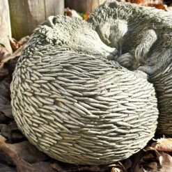 Darthome Limited Stone Cuddling Love Hedgehogs Sculpture -Decor Garden Shop IMG 4989 JPEG