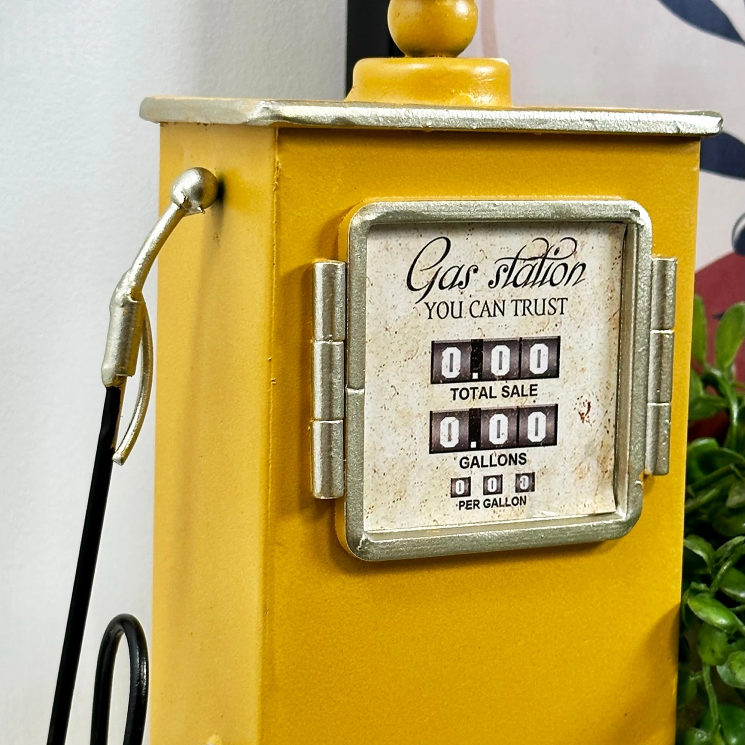 Darthome Limited Yellow Petrol Pump Table Clock 5 Darthome Limited Yellow Petrol Pump Table Clock - Image 5