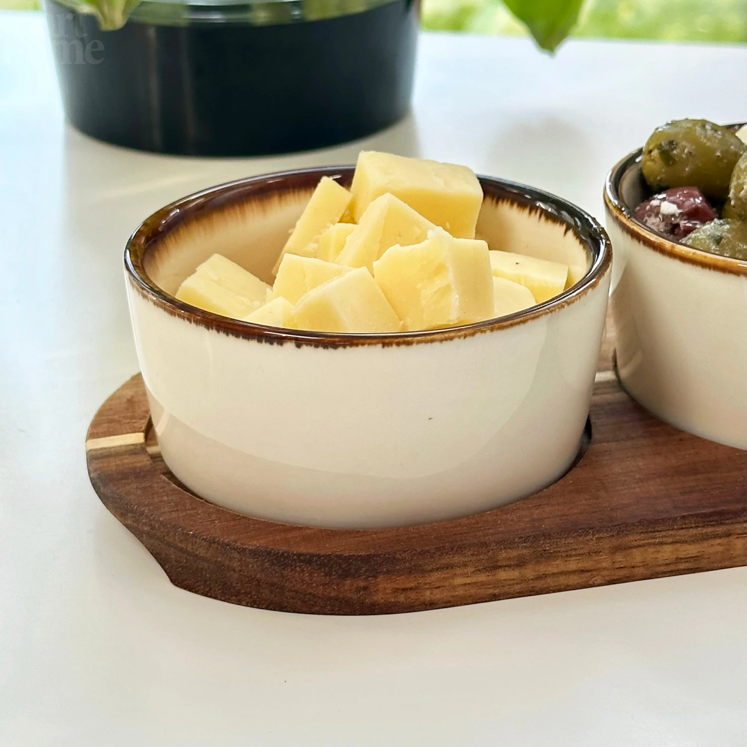 Darthome Limited 4pc White Reactive Glaze Serving Dish Set 2 Darthome Limited 4pc White Reactive Glaze Serving Dish Set - Image 2