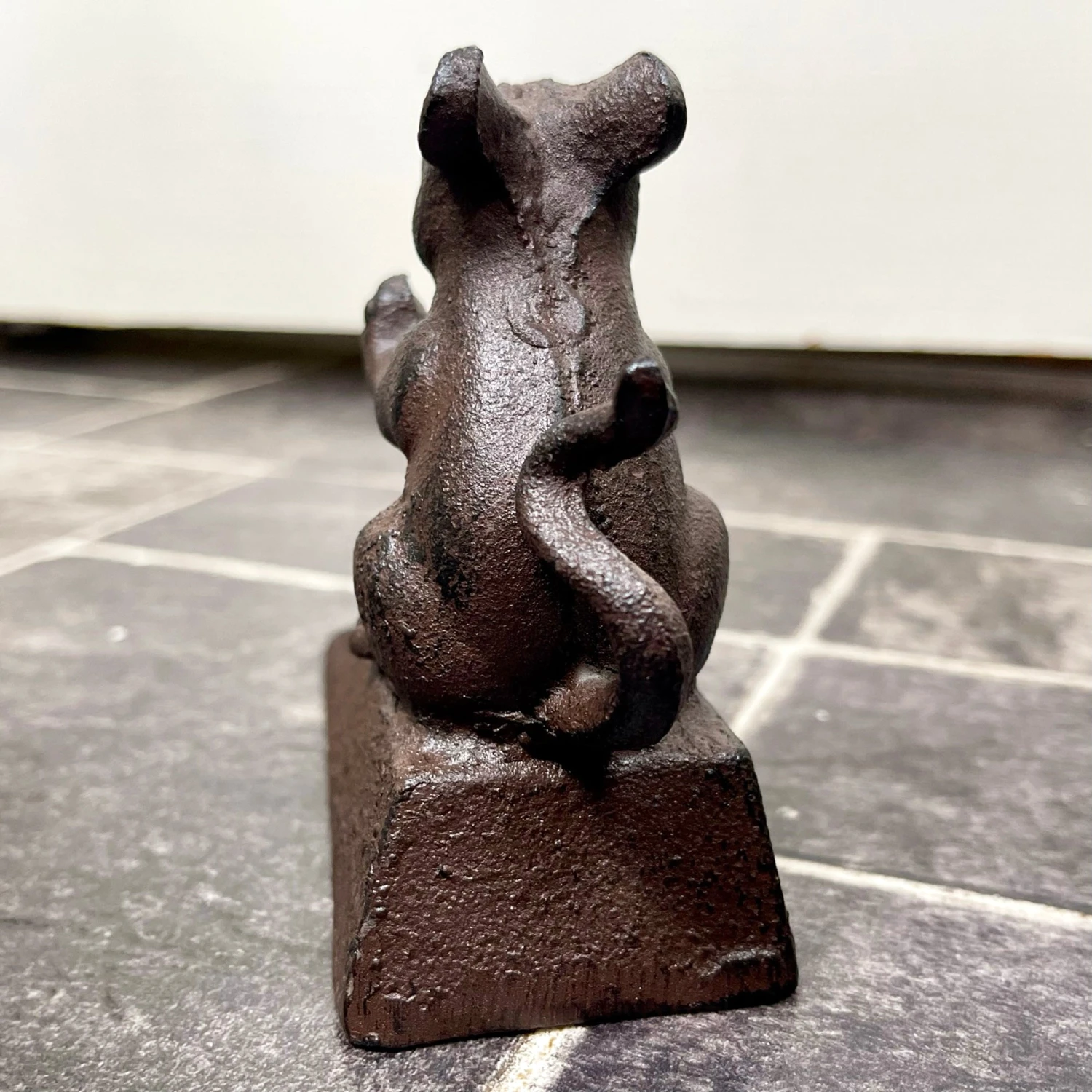 Darthome Limited Cast Iron Mouse Door Wedge 4 Darthome Limited Cast Iron Mouse Door Wedge - Image 4