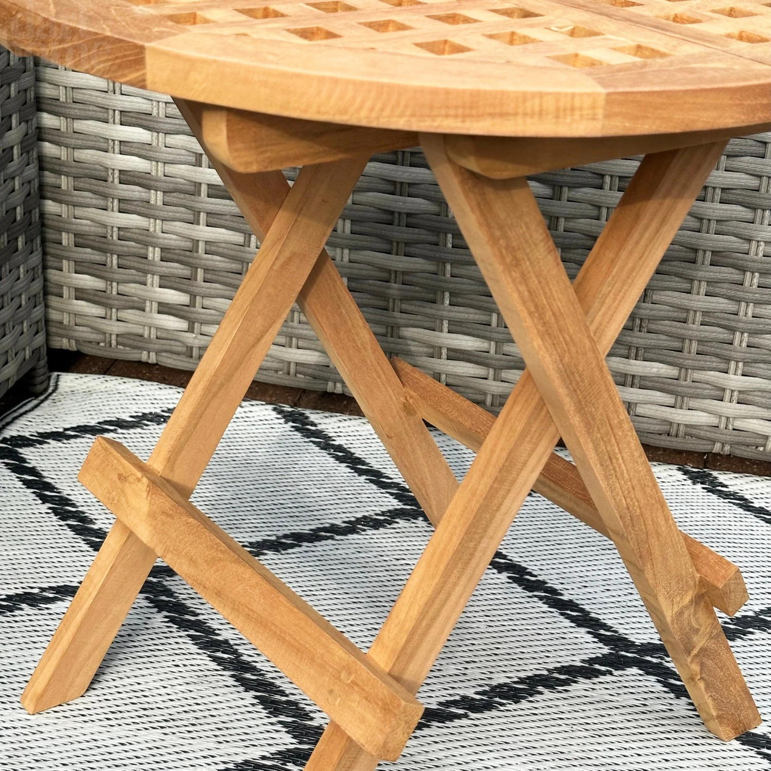 Darthome Limited Teak Round Folding Picnic Table 4 Darthome Limited Teak Round Folding Picnic Table - Image 4