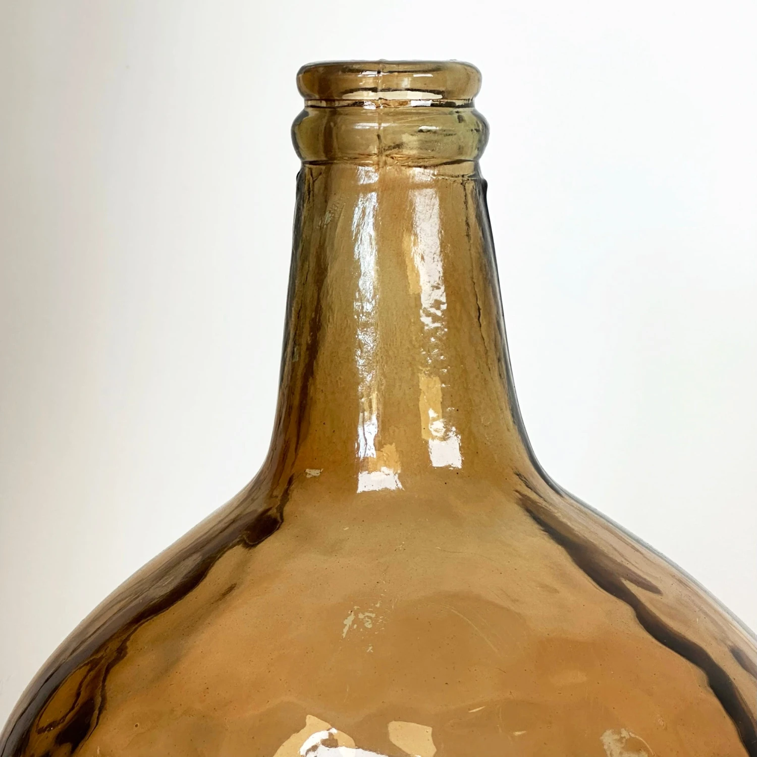 Darthome Limited Recycled Glass Brown Bottle Vase 2 Darthome Limited Recycled Glass Brown Bottle Vase - Image 2