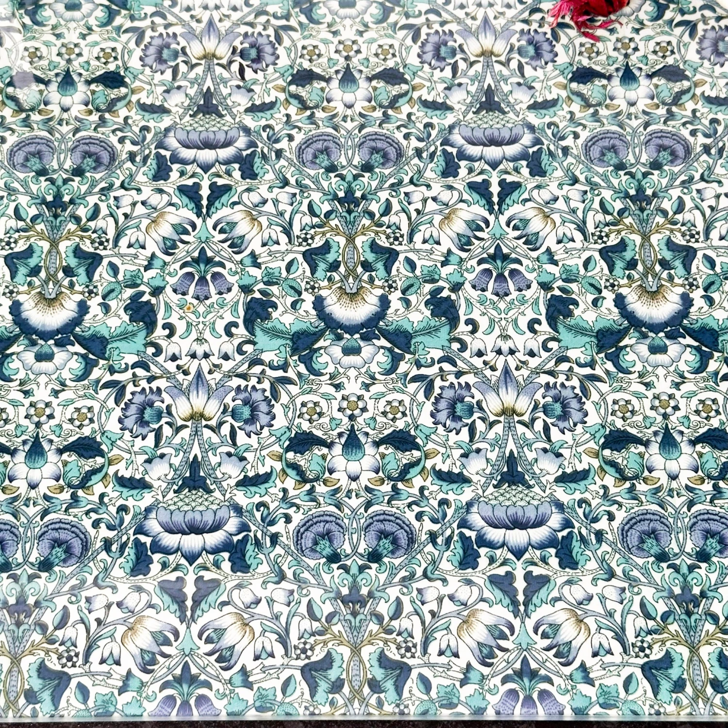 Darthome Limited William Morris Lodden Glass Chopping Board 2 Darthome Limited William Morris Lodden Glass Chopping Board - Image 2