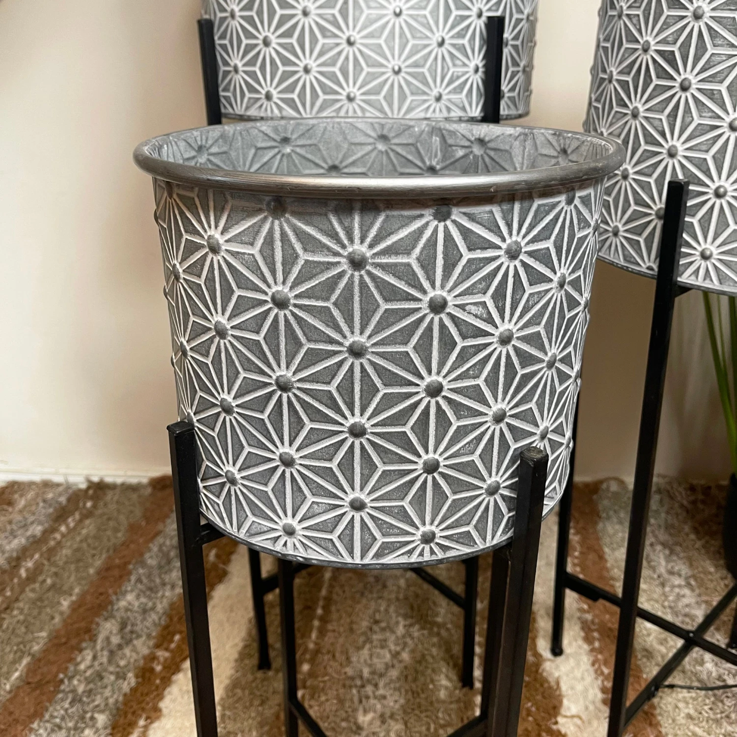 Darthome Limited Set Of 3 Embossed Daisy Chain Drum Planters 2 Darthome Limited Set Of 3 Embossed Daisy Chain Drum Planters - Image 2