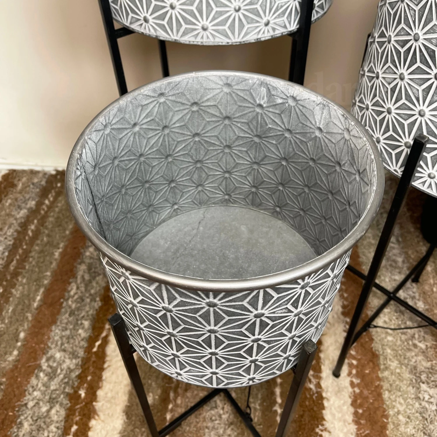 Darthome Limited Set Of 3 Embossed Daisy Chain Drum Planters 4 Darthome Limited Set Of 3 Embossed Daisy Chain Drum Planters - Image 4