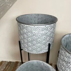 Darthome Limited Set Of 3 Embossed Daisy Chain Drum Planters 11 Darthome Limited Set Of 3 Embossed Daisy Chain Drum Planters -Decor Garden Shop IMG E0726