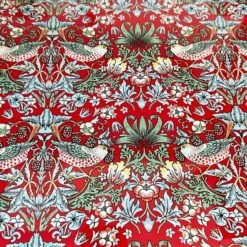 Darthome Limited William Morris Strawberry Thief Glass Chopping Board 8 Darthome Limited William Morris Strawberry Thief Glass Chopping Board -Decor Garden Shop IMG E0831