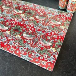 Darthome Limited William Morris Strawberry Thief Glass Chopping Board 9 Darthome Limited William Morris Strawberry Thief Glass Chopping Board -Decor Garden Shop IMG E0832