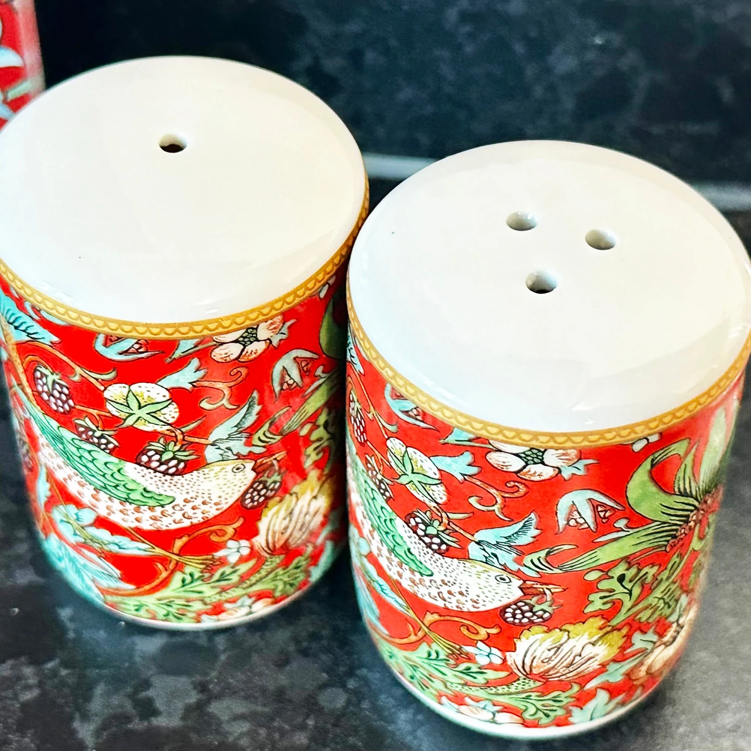 Darthome Limited Strawberry Thief Salt And Pepper Shakers 2 Darthome Limited Strawberry Thief Salt And Pepper Shakers - Image 2