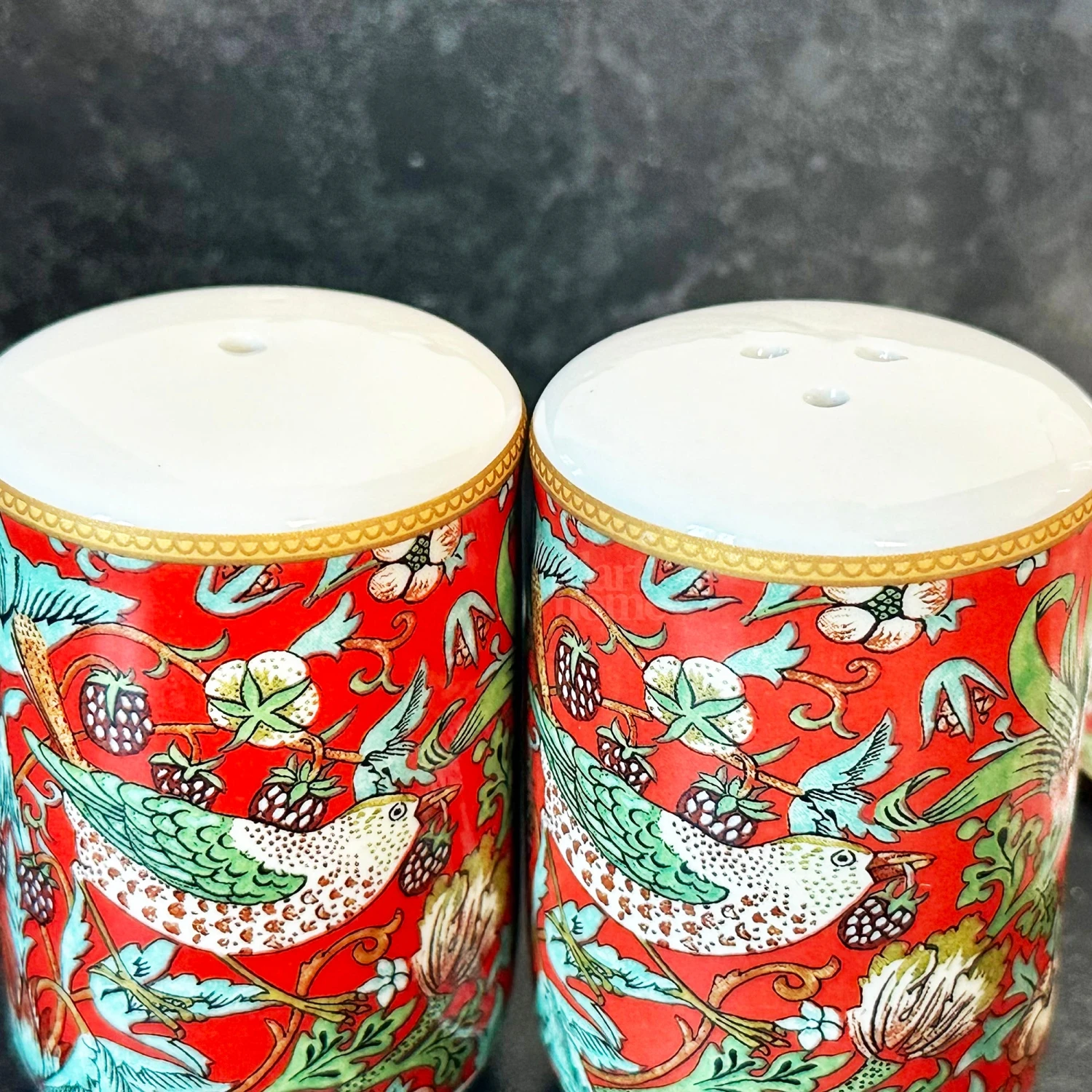 Darthome Limited Strawberry Thief Salt And Pepper Shakers 4 Darthome Limited Strawberry Thief Salt And Pepper Shakers - Image 4