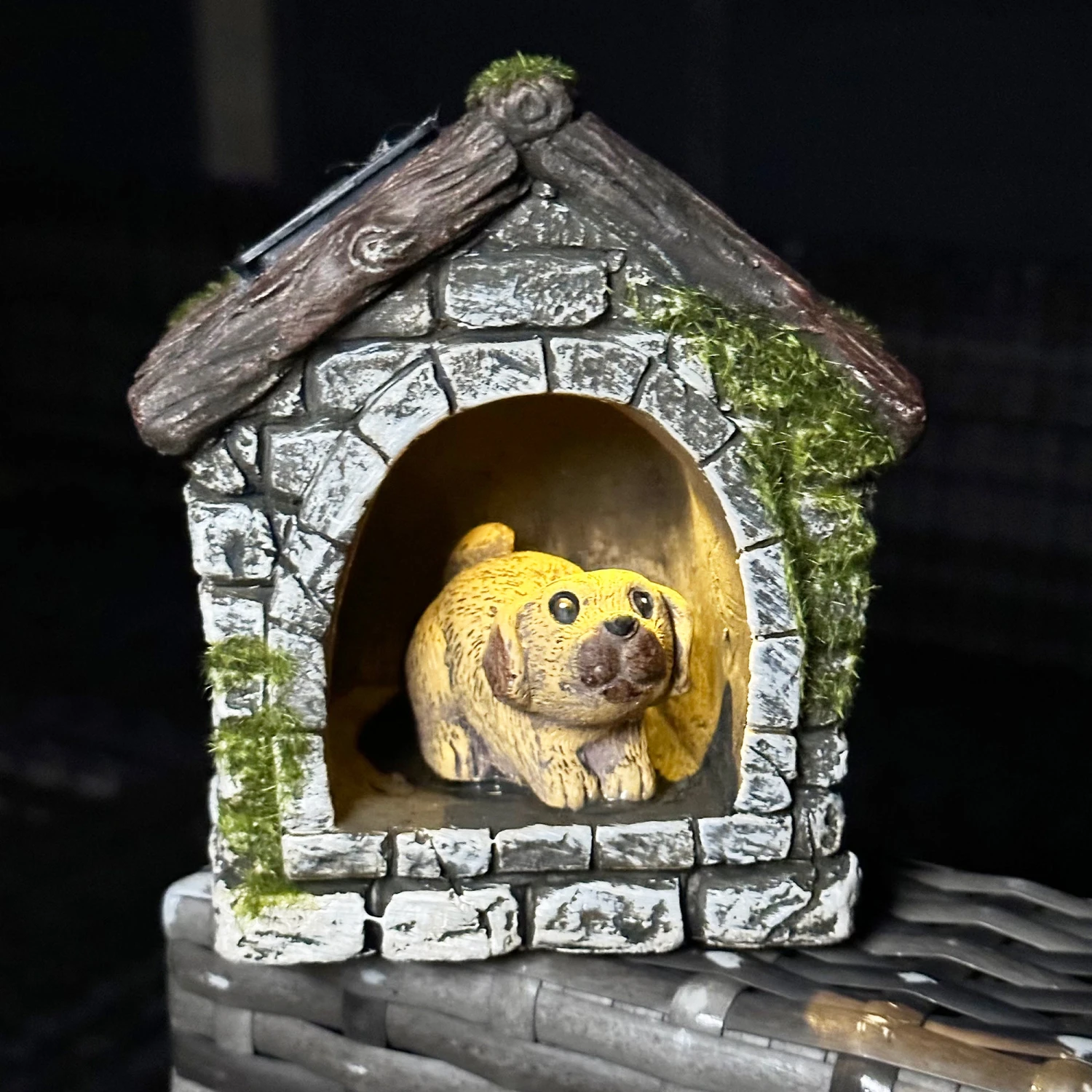 Darthome Limited Dog In Kennel Solar Garden Ornament 2 Darthome Limited Dog In Kennel Solar Garden Ornament - Image 2