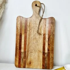 Darthome Limited Mango Wood Chopping Boards With Handle -Decor Garden Shop IMG E1569 e75768ed 942a 44e3 b8c5 6894f536b22f
