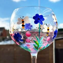 Darthome Limited Hand Painted Wildflower Bees Balloon Gin Glass 13 Darthome Limited Hand Painted Wildflower Bees Balloon Gin Glass -Decor Garden Shop IMG E2302