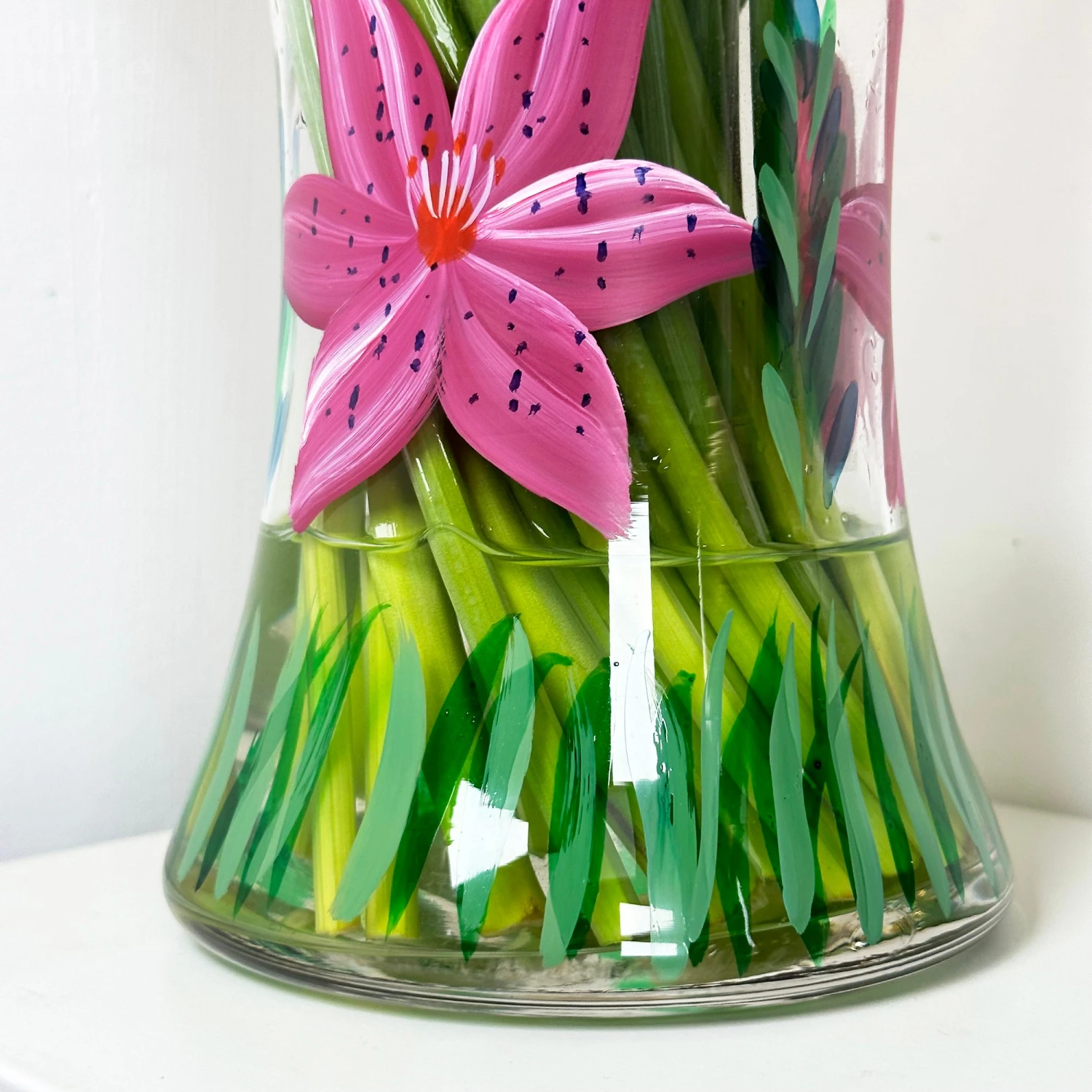 Darthome Limited Hand Painted Glass Pink Lily Vase 4 Darthome Limited Hand Painted Glass Pink Lily Vase - Image 4