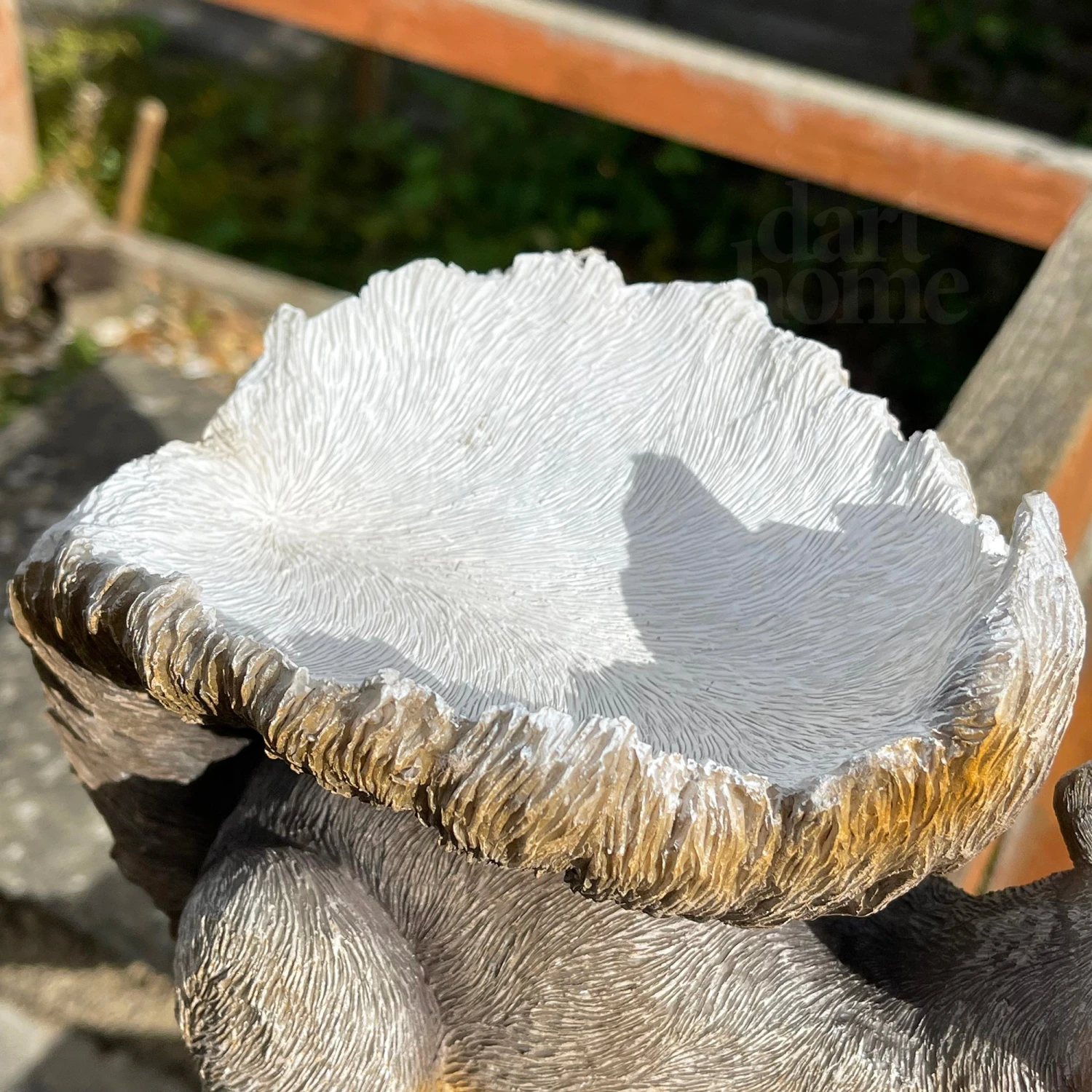 Darthome Limited Resin Fence Mounted Squirrel Bird Feeder 3 Darthome Limited Resin Fence Mounted Squirrel Bird Feeder - Image 3