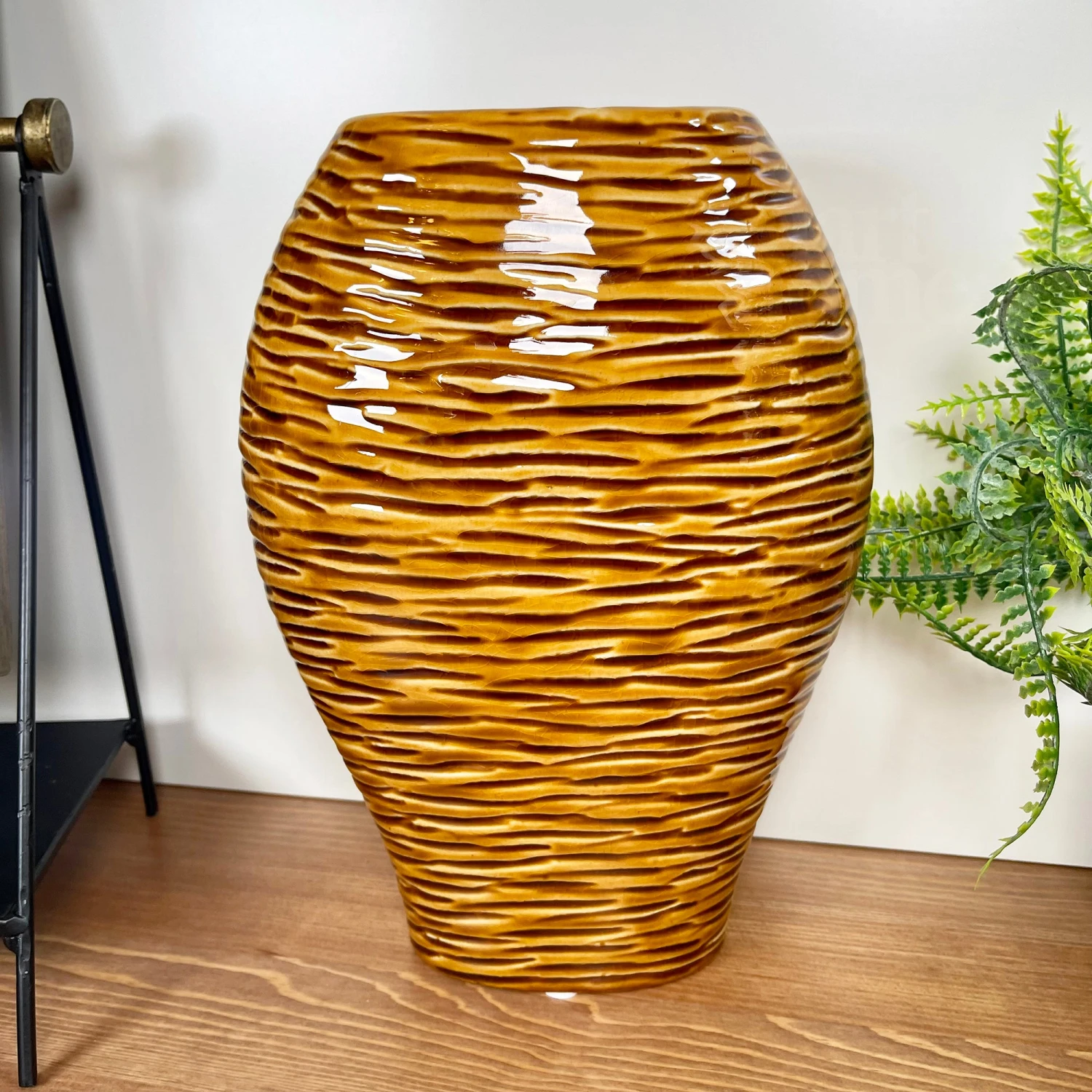 Darthome Limited Ceramic Golden Bees Vase 2 Darthome Limited Ceramic Golden Bees Vase - Image 2