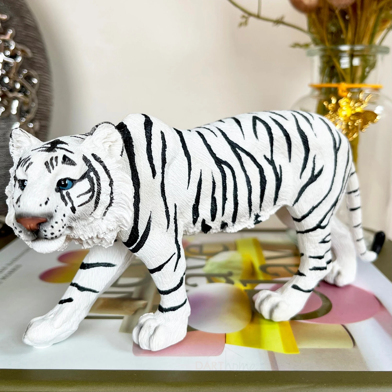 Darthome Limited Siberian Snow Tiger Figurine 3 Darthome Limited Siberian Snow Tiger Figurine - Image 3