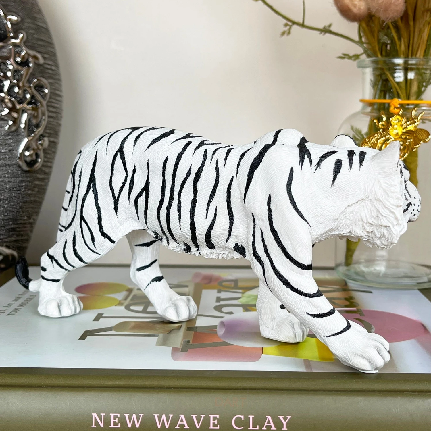 Darthome Limited Siberian Snow Tiger Figurine 6 Darthome Limited Siberian Snow Tiger Figurine - Image 6