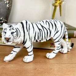 Darthome Limited Siberian Snow Tiger Figurine -Decor Garden Shop IMG E3539 edited33
