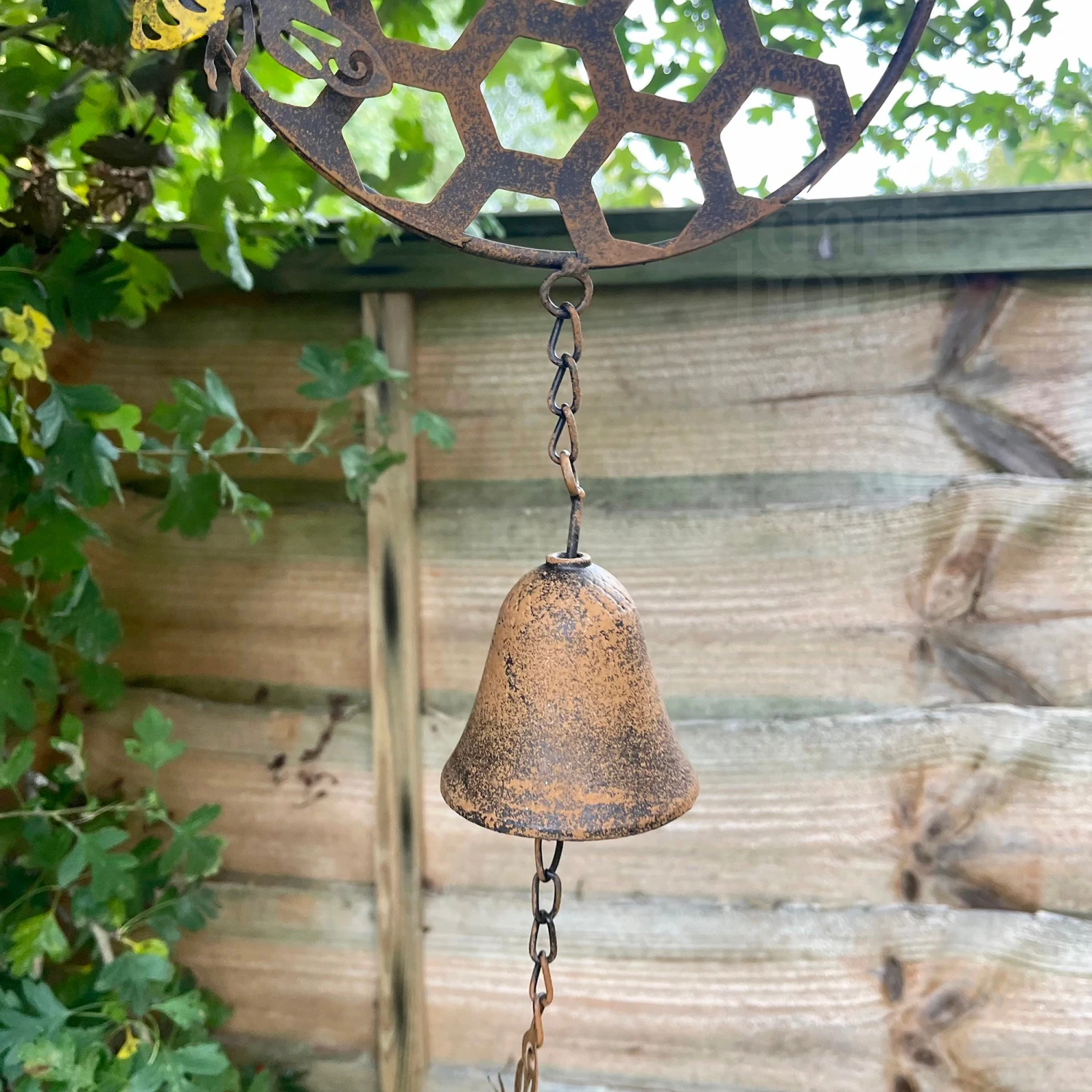 Darthome Limited Cast Iron Honeycomb Bee Wind Chime 3 Darthome Limited Cast Iron Honeycomb Bee Wind Chime - Image 3