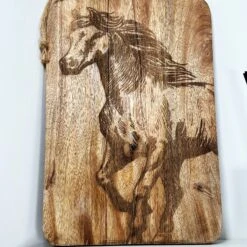Darthome Limited Large Etched Horse Chopping Board 7 Darthome Limited Large Etched Horse Chopping Board -Decor Garden Shop IMG E3730