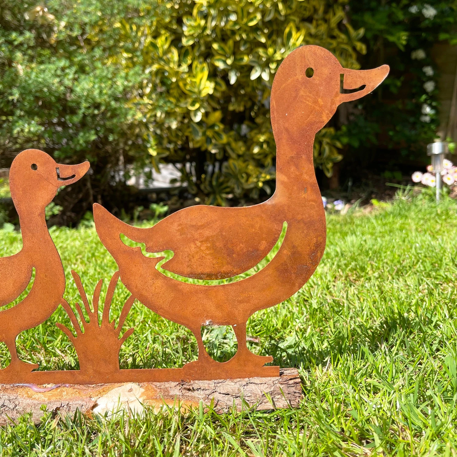 Darthome Limited Rusty Ducks Garden Ornament On Wood Stand 2 Darthome Limited Rusty Ducks Garden Ornament On Wood Stand - Image 2