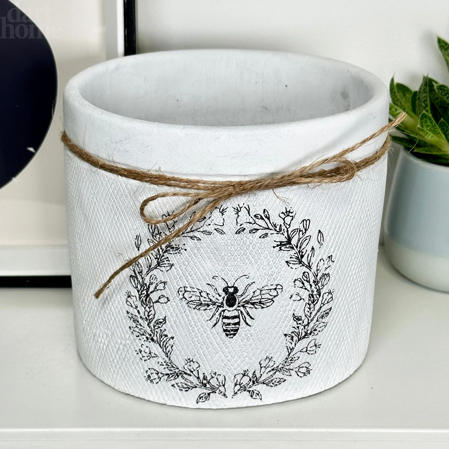 Darthome Limited Cement White Round Bee Pot 1 Darthome Limited Cement White Round Bee Pot