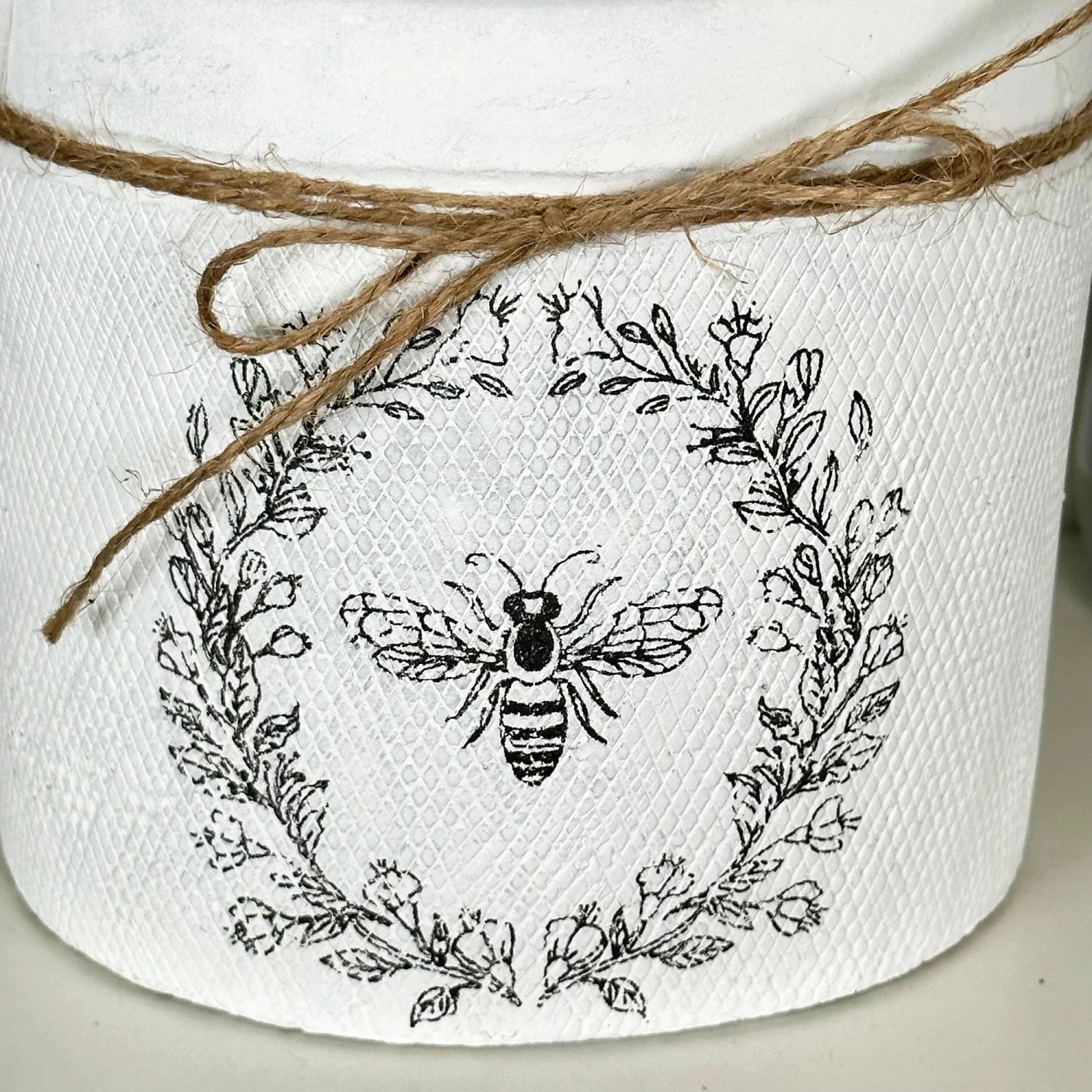 Darthome Limited Cement White Round Bee Pot 2 Darthome Limited Cement White Round Bee Pot - Image 2