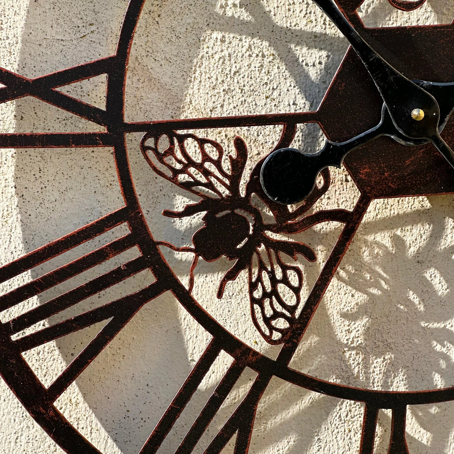 Darthome Limited Copper Queen Bees Garden Clock 60cm 3 Darthome Limited Copper Queen Bees Garden Clock 60cm - Image 3