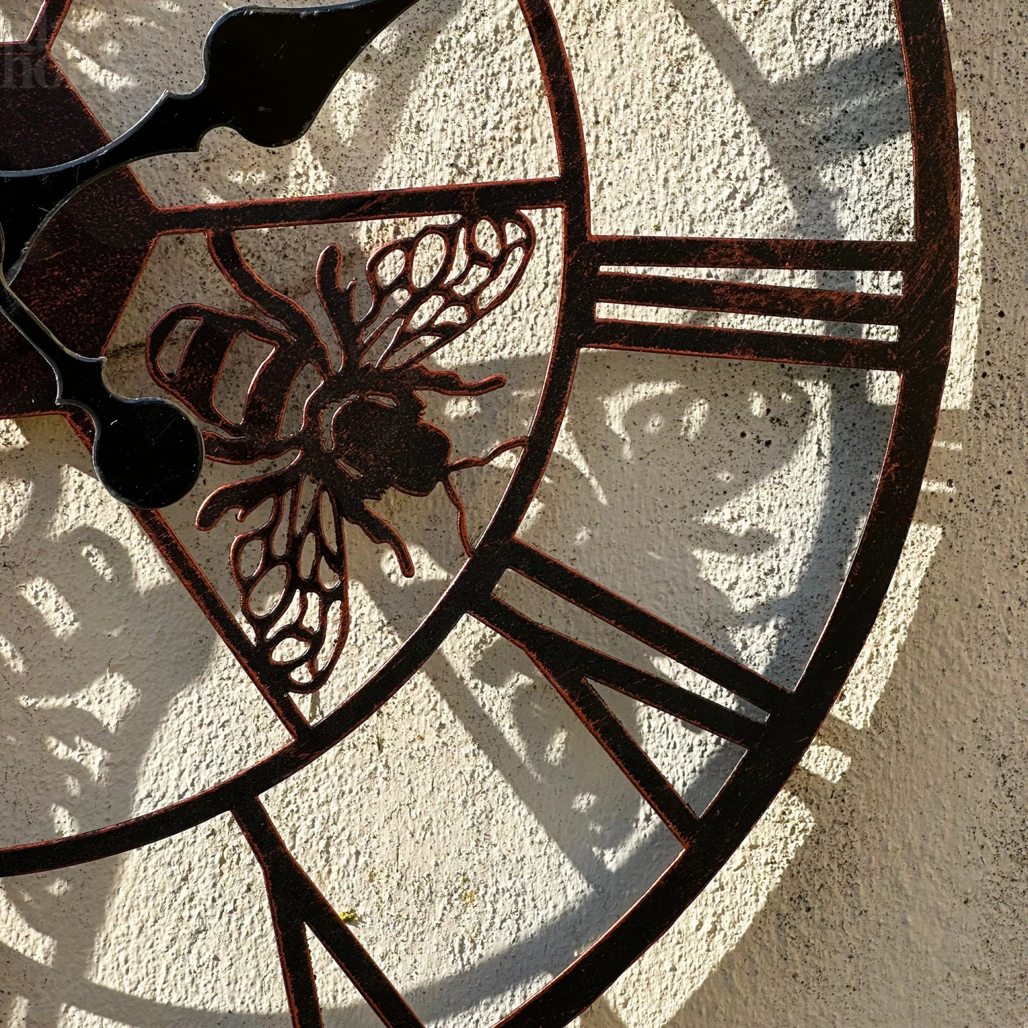 Darthome Limited Copper Queen Bees Garden Clock 60cm 4 Darthome Limited Copper Queen Bees Garden Clock 60cm - Image 4