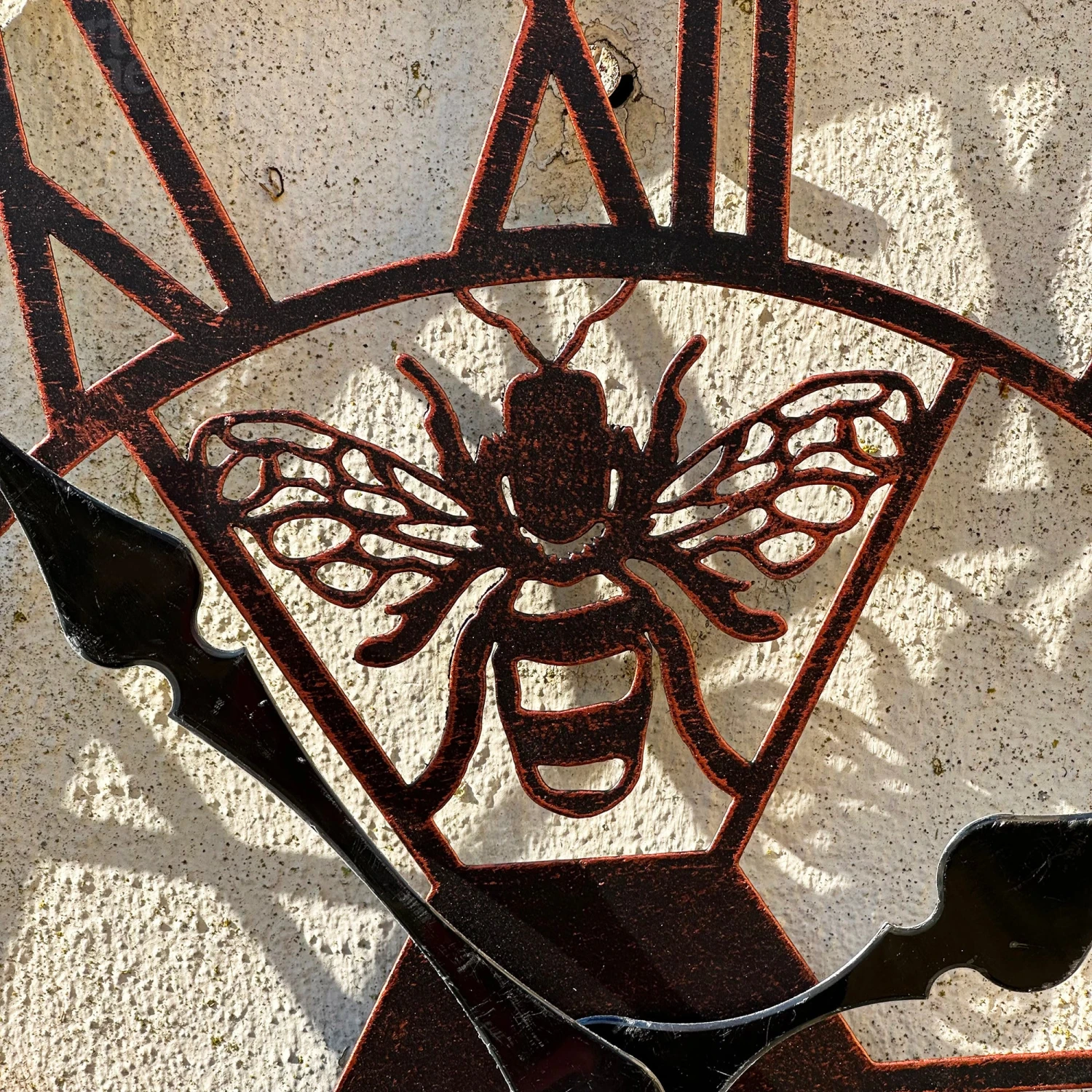 Darthome Limited Copper Queen Bees Garden Clock 60cm 7 Darthome Limited Copper Queen Bees Garden Clock 60cm - Image 7