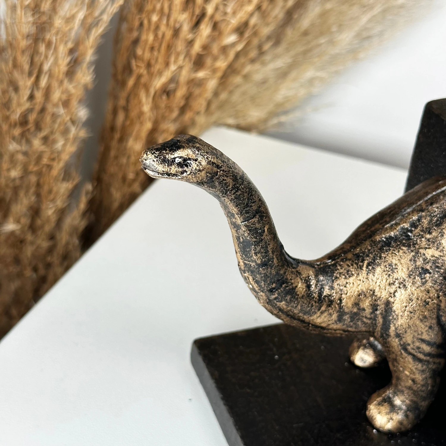 Darthome Limited Cast Iron Bronze Brontosaurus Bookends 8 Darthome Limited Cast Iron Bronze Brontosaurus Bookends - Image 8