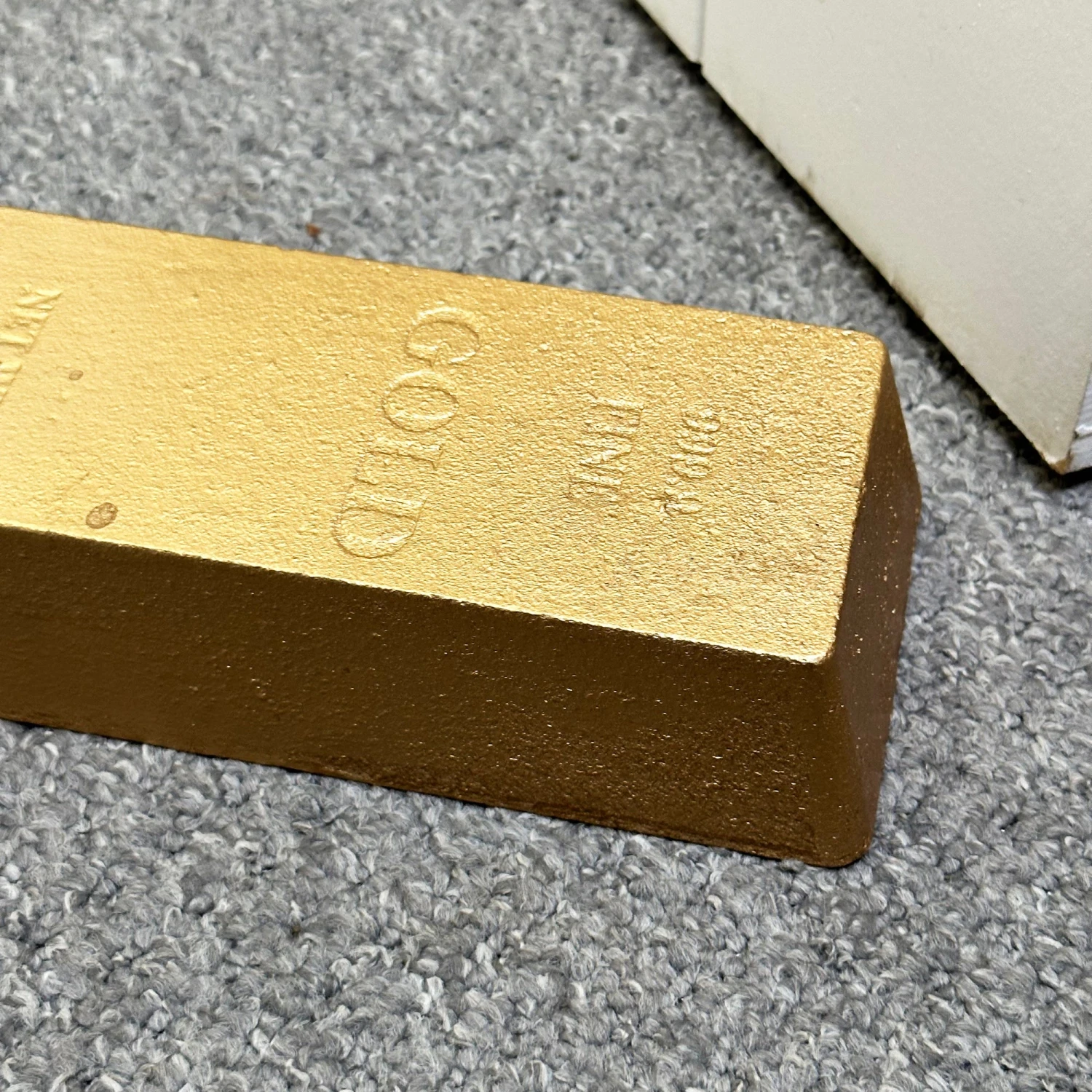 Darthome Limited Cast Iron Gold Bar Doorstop 6 Darthome Limited Cast Iron Gold Bar Doorstop - Image 6