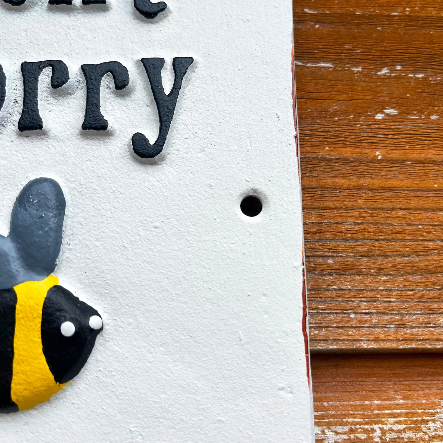 Darthome Limited Dont Worry Bee Happy Cast Iron Sign 3 Darthome Limited Dont Worry Bee Happy Cast Iron Sign - Image 3