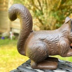 Darthome Limited Cast Iron Squirrel Eating Nut Ornament -Decor Garden Shop IMG E5914 edited165