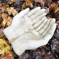 Darthome Limited Stone Hand Of Hope Bird Feeder 13 Darthome Limited Stone Hand Of Hope Bird Feeder -Decor Garden Shop IMG E6445