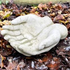 Darthome Limited Stone Hand Of Hope Bird Feeder 18 Darthome Limited Stone Hand Of Hope Bird Feeder -Decor Garden Shop IMG E6450