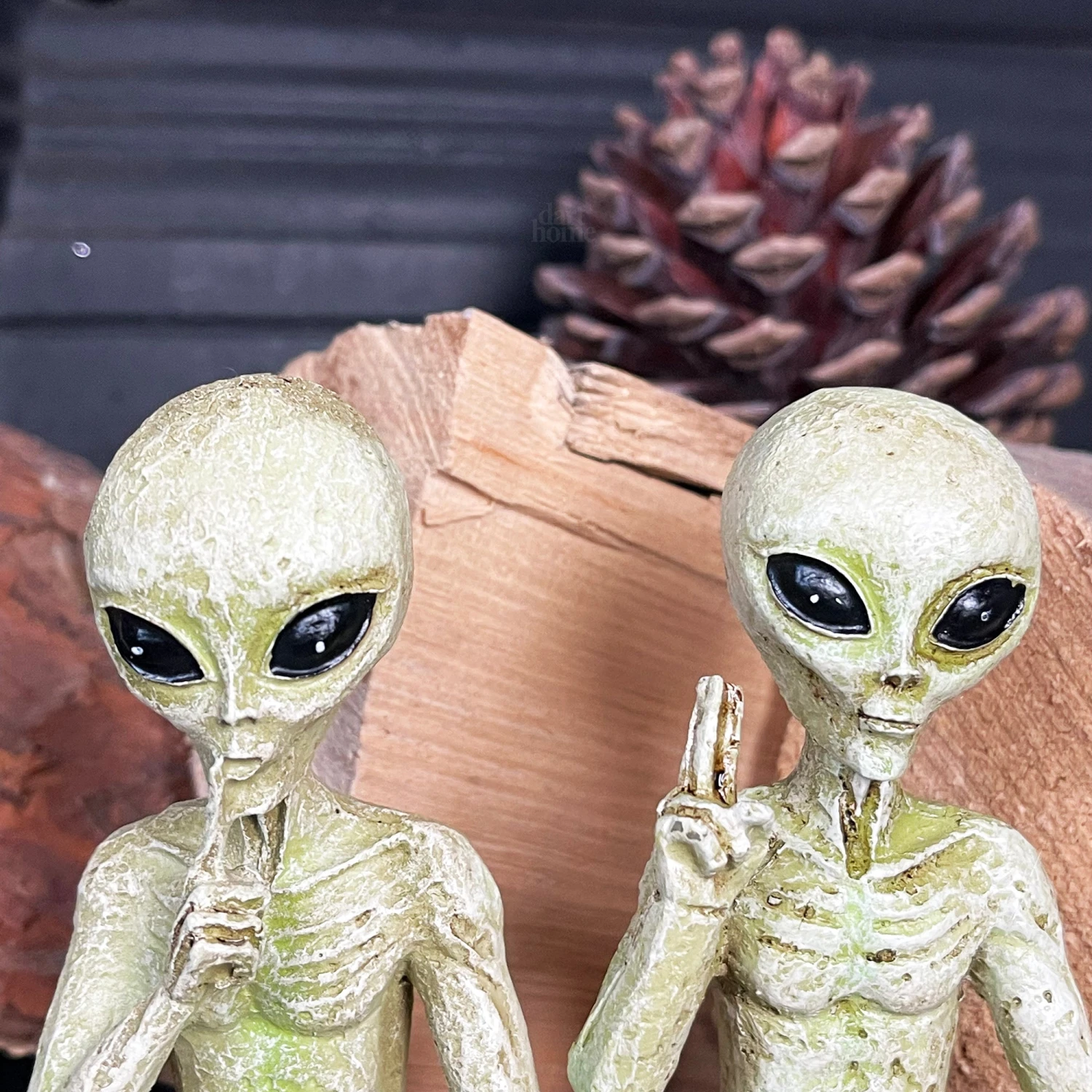 Darthome Limited Set Of 2 Alien Shelf Sitter Decorations 2 Darthome Limited Set Of 2 Alien Shelf Sitter Decorations - Image 2