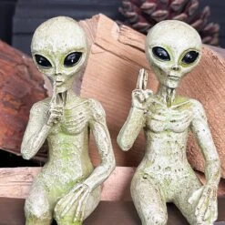 Darthome Limited Set Of 2 Alien Shelf Sitter Decorations 9 Darthome Limited Set Of 2 Alien Shelf Sitter Decorations -Decor Garden Shop IMG E6531