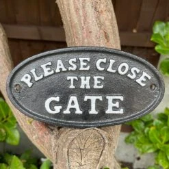 Darthome Limited Black Cast Iron Please Close The Gate Sign