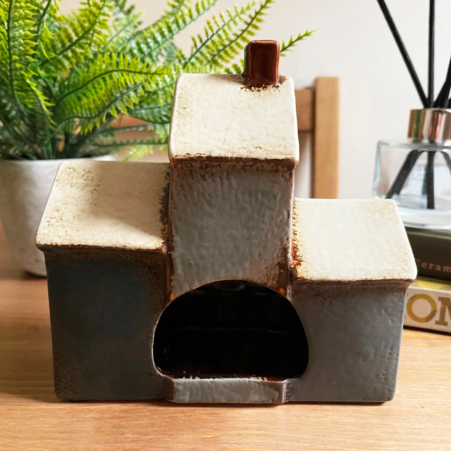 Darthome Limited Ceramic Navy Blue 3 Houses Tea Light Holder 3 Darthome Limited Ceramic Navy Blue 3 Houses Tea Light Holder - Image 3