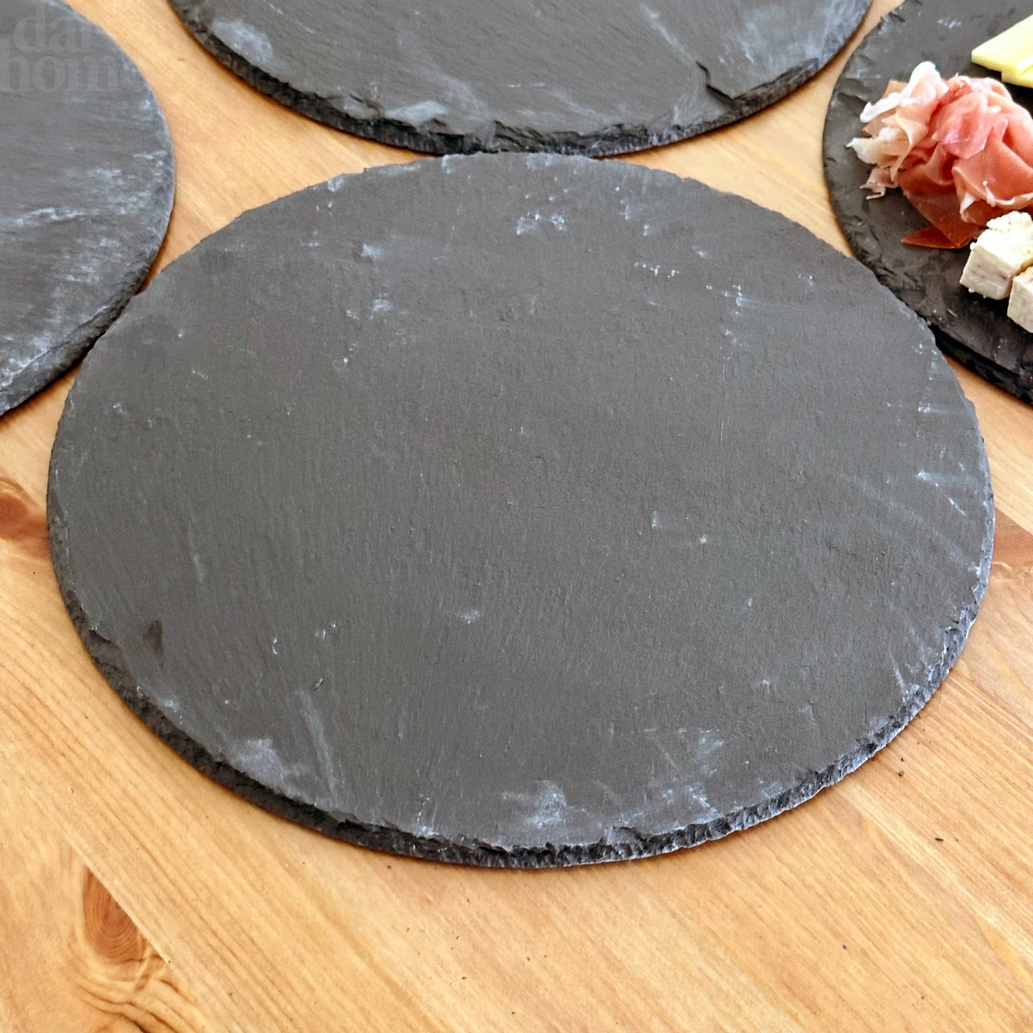 Darthome Limited 30cm Round Slate Serving Plate Set Of 4 2 Darthome Limited 30cm Round Slate Serving Plate Set Of 4 - Image 2