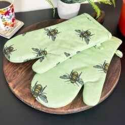 Darthome Limited 4pc Green Bees Gauntlet Glove & Tea Towel Kitchen Set -Decor Garden Shop IMG E7479 3ea07882 da05 4866 a3bd 5f0dafc4d6a8