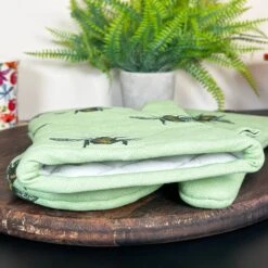 Darthome Limited Pk Of 2 Green Summer Bees Single Oven Gloves -Decor Garden Shop IMG E7484 1