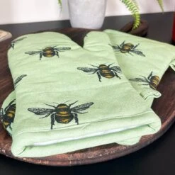 Darthome Limited 4pc Green Bees Gauntlet Glove & Tea Towel Kitchen Set -Decor Garden Shop IMG E7485 bd19dd62 821e 460c a6af bffed65dab0e