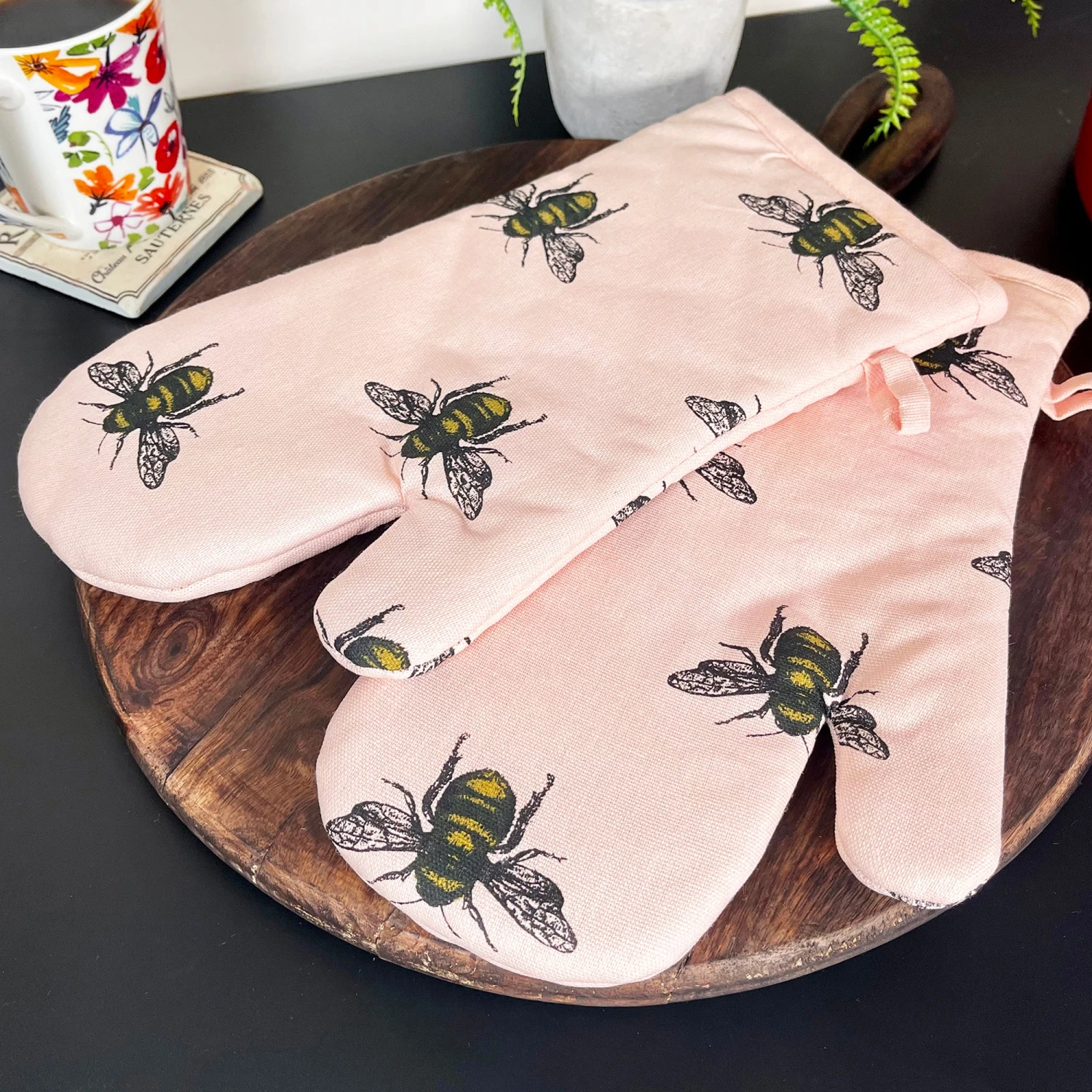 Darthome Limited Pk Of 2 Pink Summer Bees Single Oven Gloves 1 Darthome Limited Pk Of 2 Pink Summer Bees Single Oven Gloves