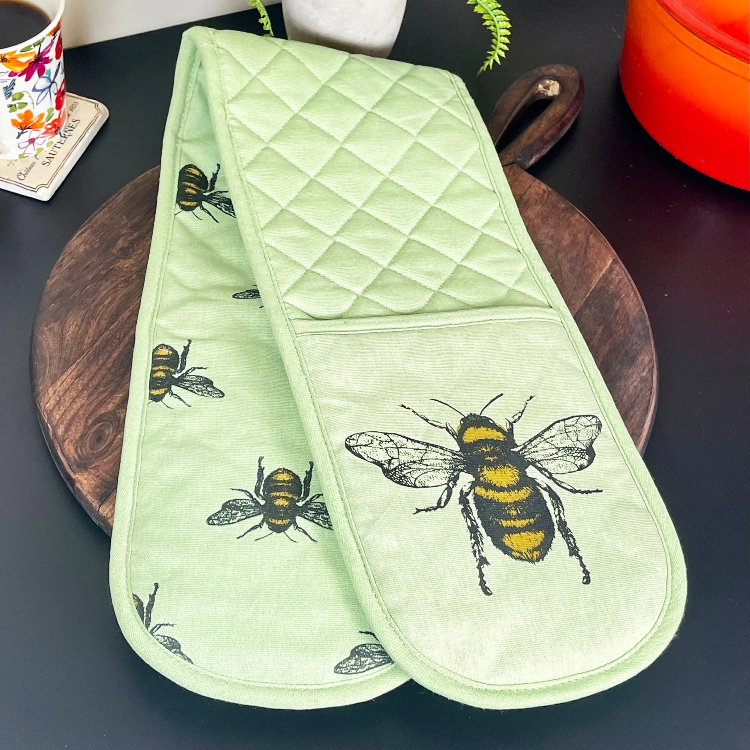 Darthome Limited Green Cotton Summer Bees Double Oven Glove 2 Darthome Limited Green Cotton Summer Bees Double Oven Glove - Image 2